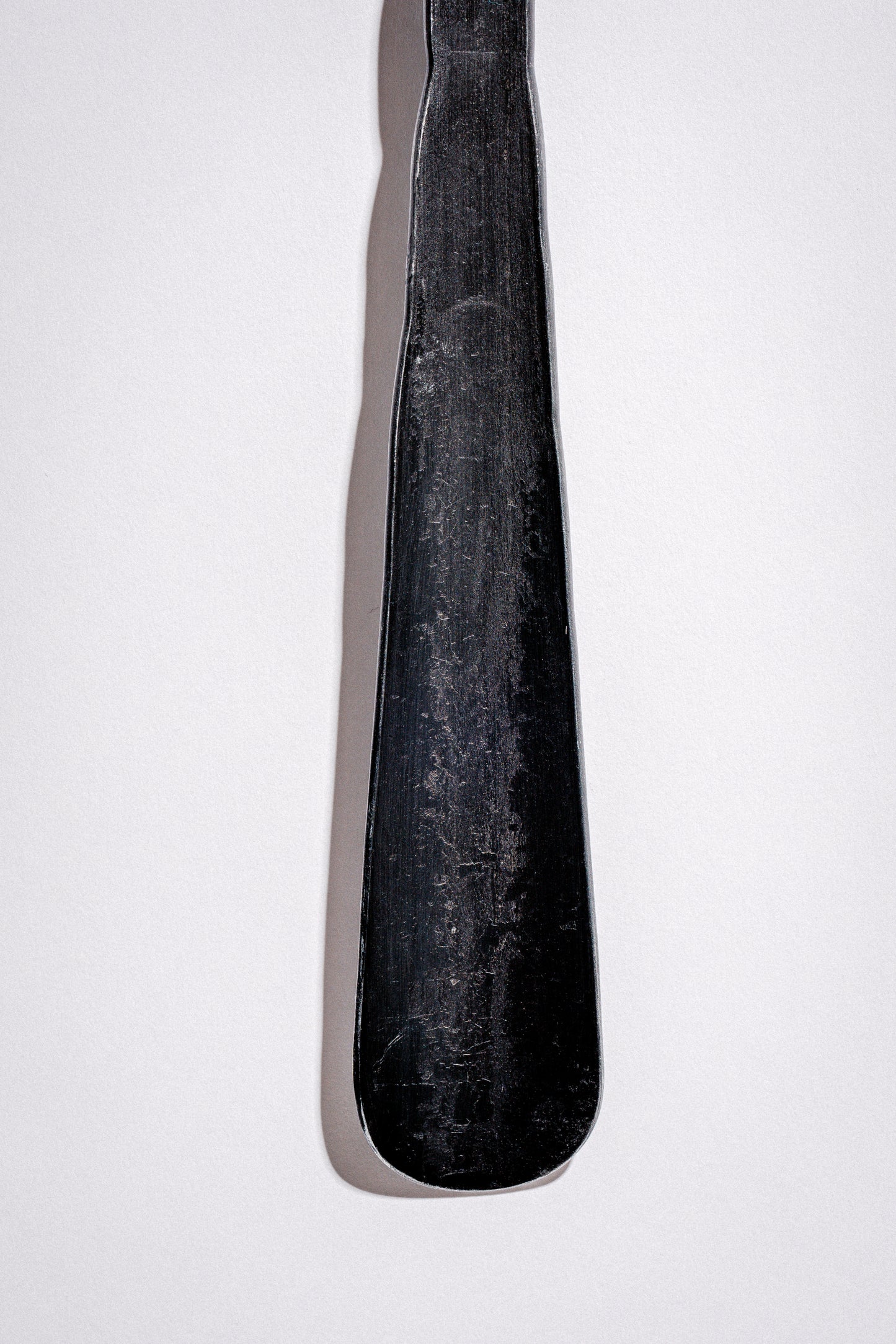 Forged long shoehorn with wall screw