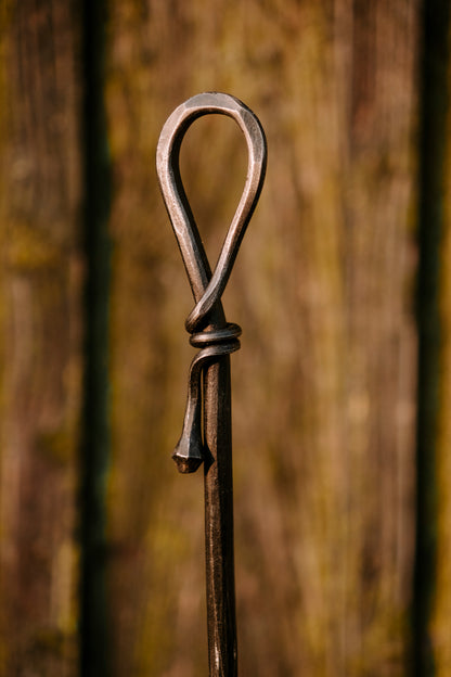 Forged long shoehorn with wall screw